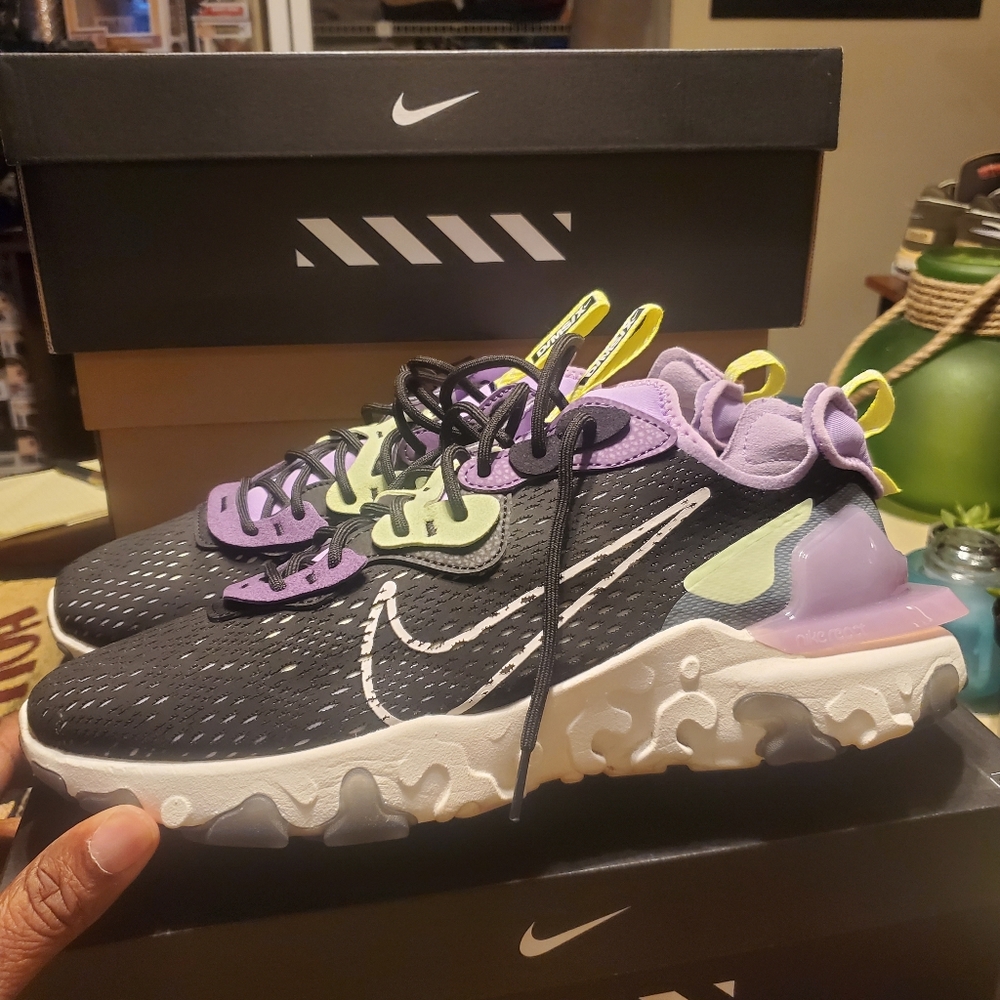 Nike React Vision sz 12 Blk & Purple with Box